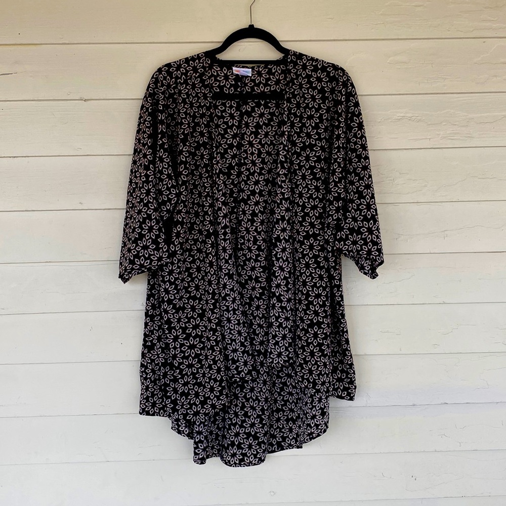 LuLaRoe Kimono Style Top